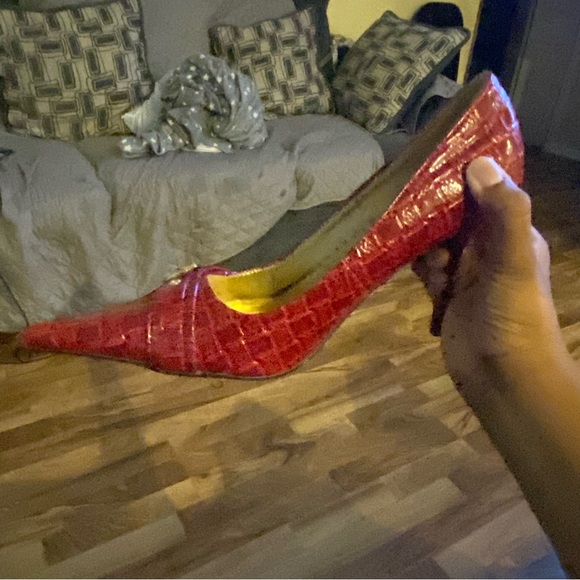 Pierre Dumas Red Pointy Toe Buckle High Heels Sz9 - Picture 3 of 5